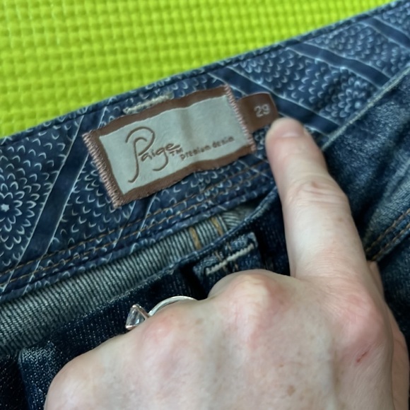 PAIGE PREMIUM DENIM~ “PICO” low rise flare (29) IMMACULATE CONDITION - Picture 6 of 7